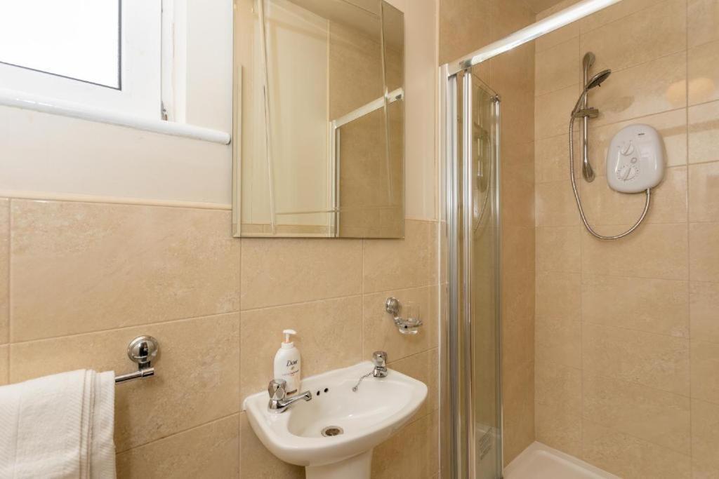 Town Square Townhouse - Best Location In Голвей Екстер'єр фото