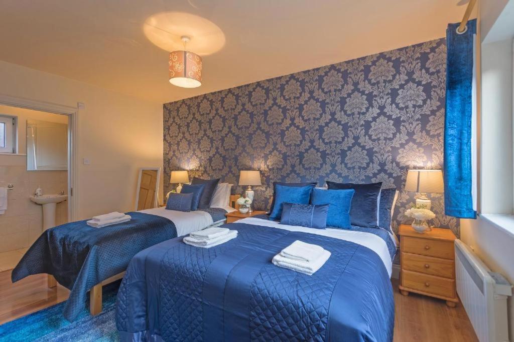 Town Square Townhouse - Best Location In Голвей Екстер'єр фото